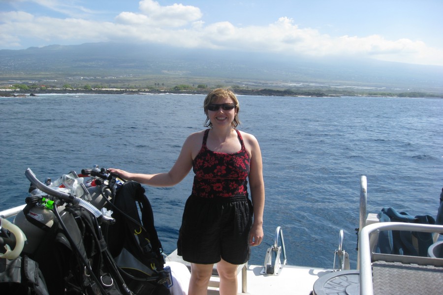 ../image/julie on dive boat 2.jpg